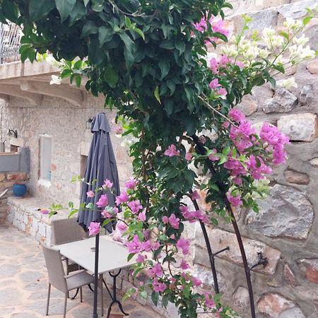 200 Year Old 'Kamara Suite' With Private Garden Pírgos Dhiroú Esterno foto