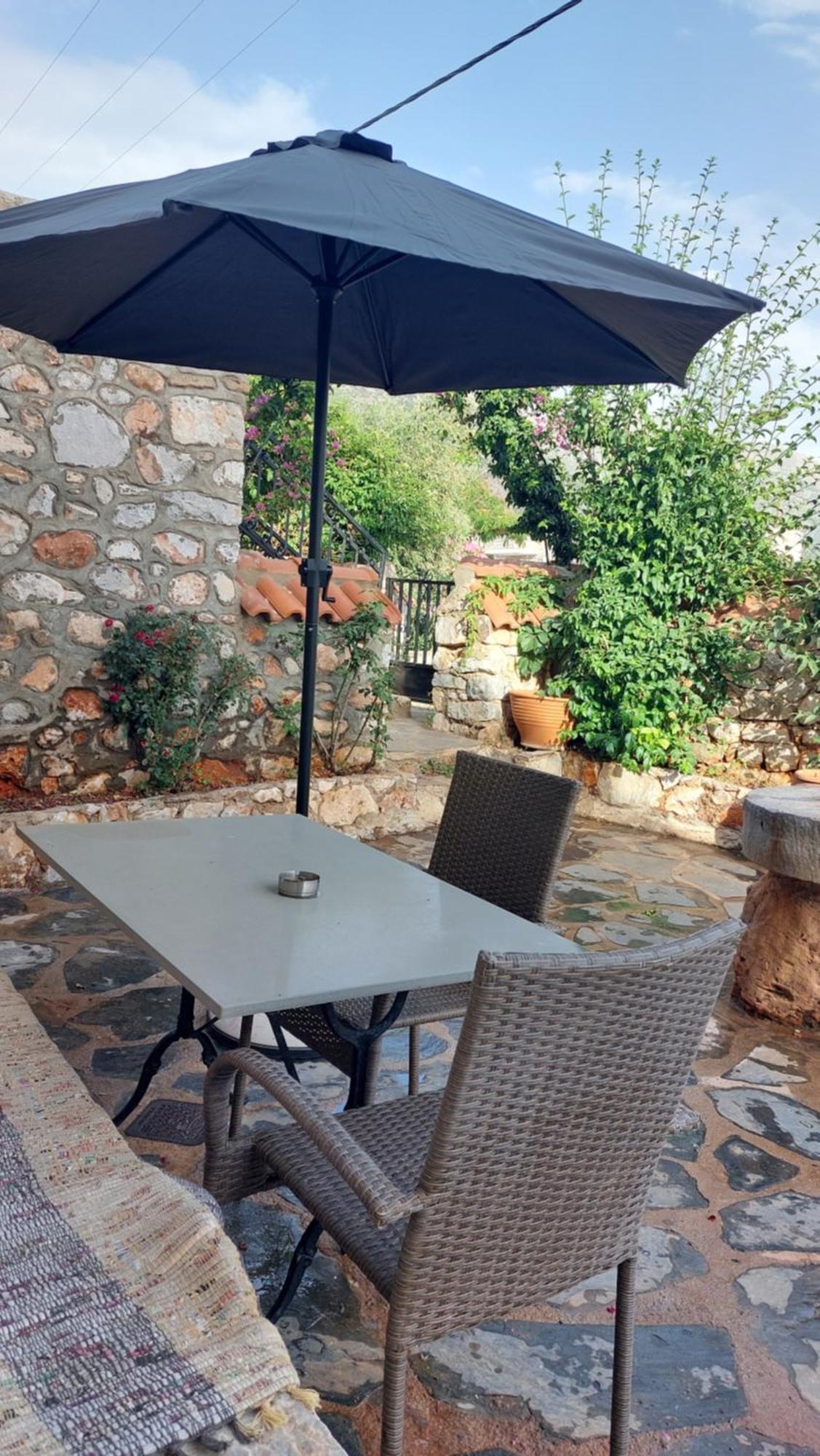 200 Year Old 'Kamara Suite' With Private Garden Pírgos Dhiroú Esterno foto
